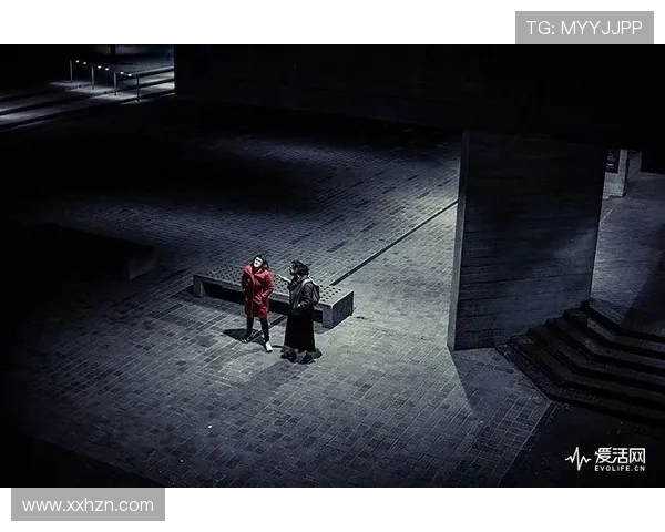 春风沉醉的夜晚：当夜晚吞噬了白昼，爱与孤独在镜头下低语